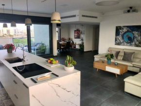 A room in breathtaking new designed penthouse in SE TLV